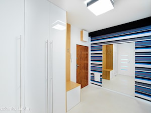 mieszkanie 60m2 ul.Kryształowa Lublin - Średni z wieszakiem biały niebieski hol / przedpokój, styl minimalistyczny - zdjęcie od Auraprojekt