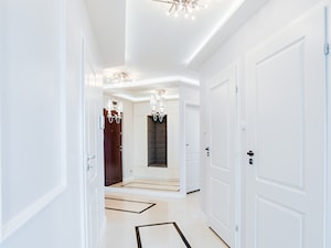 apartament II SKYHOUSE Lublin - Duży biały hol / przedpokój, styl tradycyjny - zdjęcie od Auraprojekt