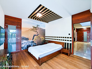 Dom jednorodzinny Głusko - Średnia biała sypialnia, styl nowoczesny - zdjęcie od Auraprojekt