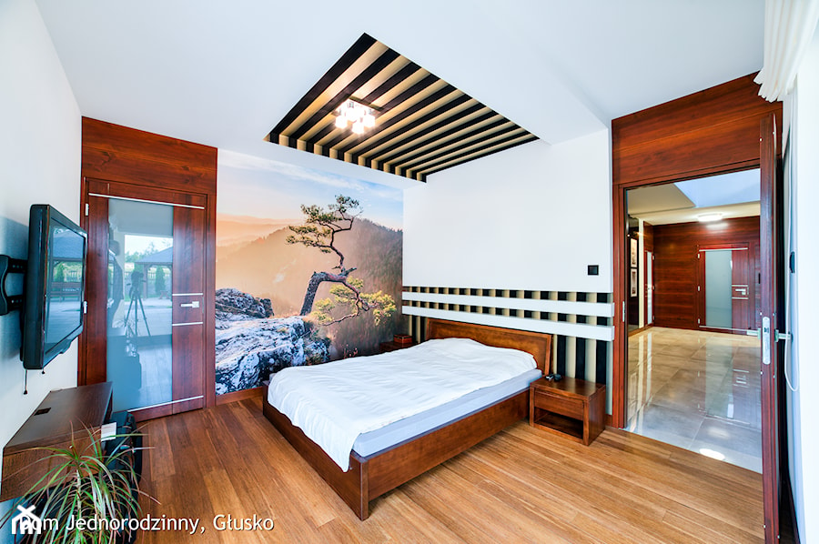 Dom jednorodzinny Głusko - Średnia biała sypialnia, styl nowoczesny - zdjęcie od Auraprojekt