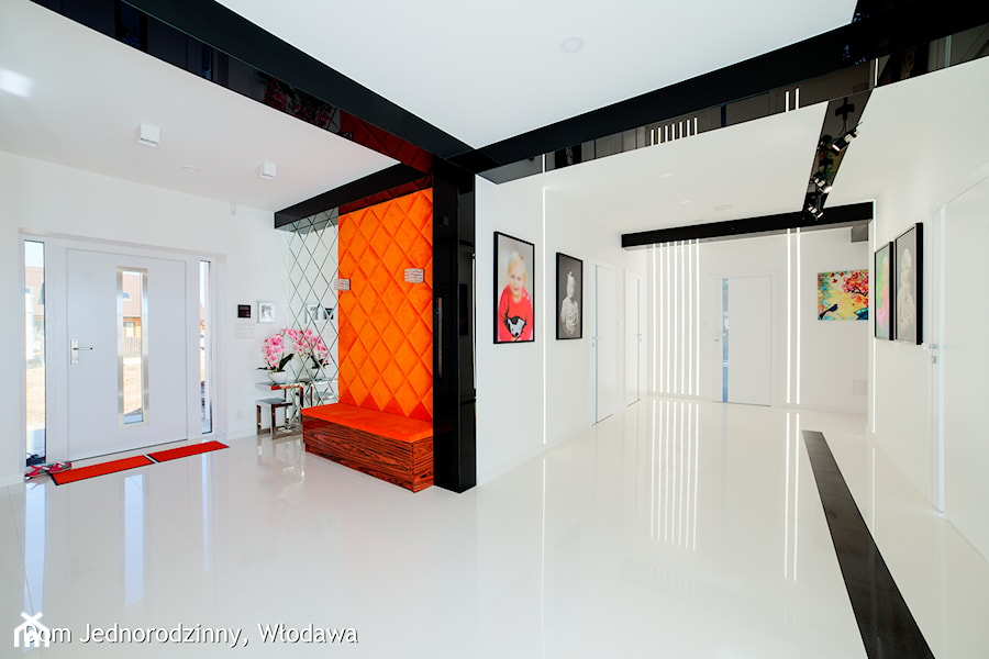 WŁODAWA House - Interior Photo Session - Duży biały pomarańczowy hol / przedpokój, styl nowoczesny - zdjęcie od Auraprojekt