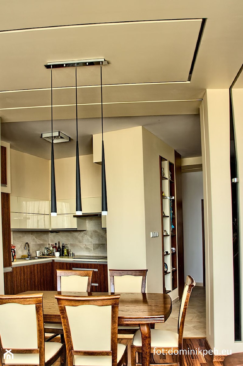 apartament II SUNHILL Lublin - Średnia beżowa jadalnia w kuchni, styl minimalistyczny - zdjęcie od Auraprojekt