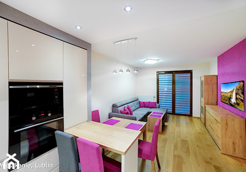 mieszkanie 43m2 ul.Melomanów Lublin - Średni biały różowy salon z kuchnią z jadalnią, styl nowoczesny - zdjęcie od Auraprojekt