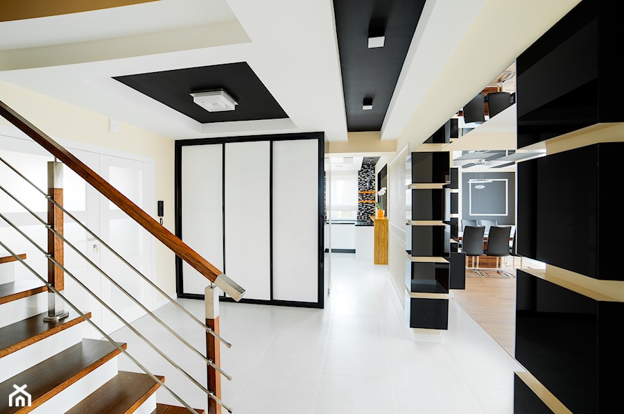 Dom jednorodzinny Radzyń - Duży beżowy czarny hol / przedpokój, styl nowoczesny - zdjęcie od Auraprojekt