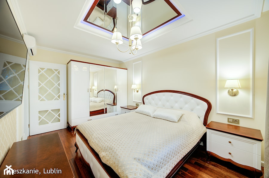 Lublin Flat I - INTERIOR PHOTO SESSION - Średnia beżowa biała sypialnia, styl tradycyjny - zdjęcie od Auraprojekt