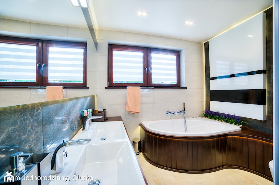 Dom jednorodzinny Głusko - Średnia z dwoma umywalkami z punktowym oświetleniem łazienka z oknem, styl nowoczesny - zdjęcie od Auraprojekt
