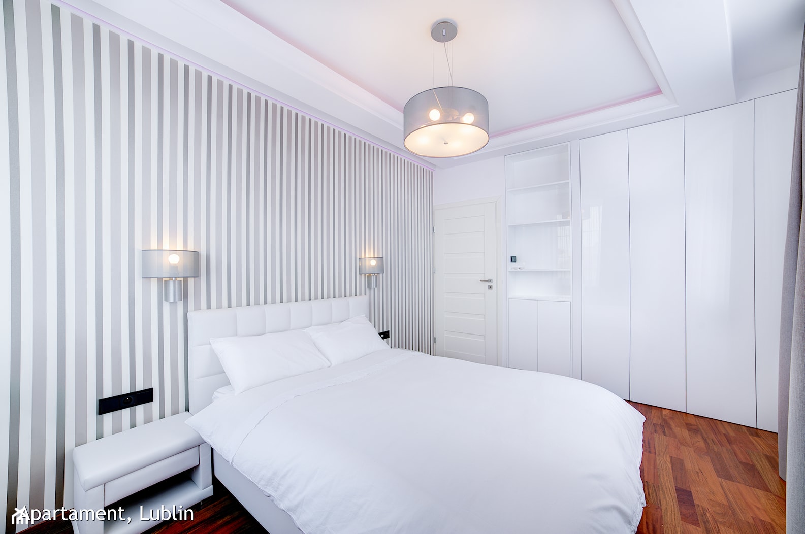 Metamorfozzzza apartament ul.Kowalska Lublin - Średnia biała szara sypialnia, styl minimalistyczny - zdjęcie od Auraprojekt - Homebook