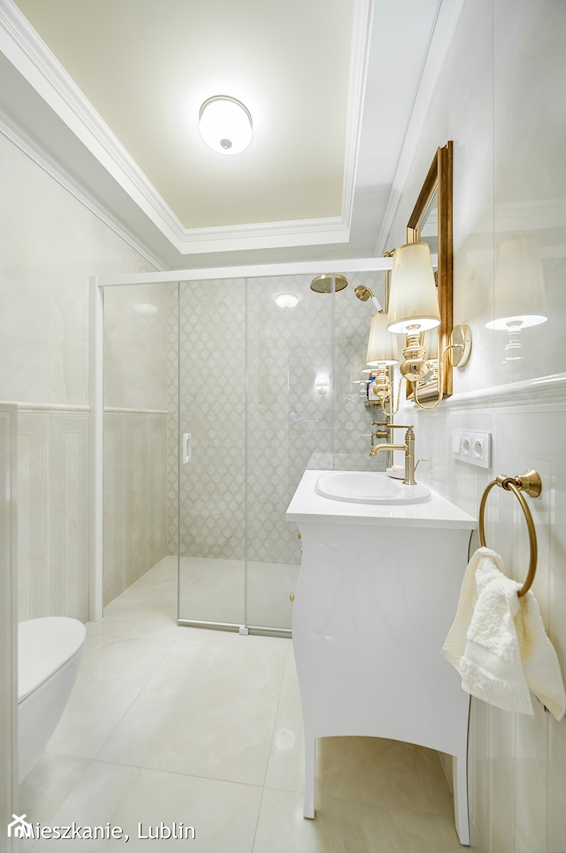 Średnia bez okna z lustrem łazienka, styl tradycyjny - zdjęcie od Auraprojekt