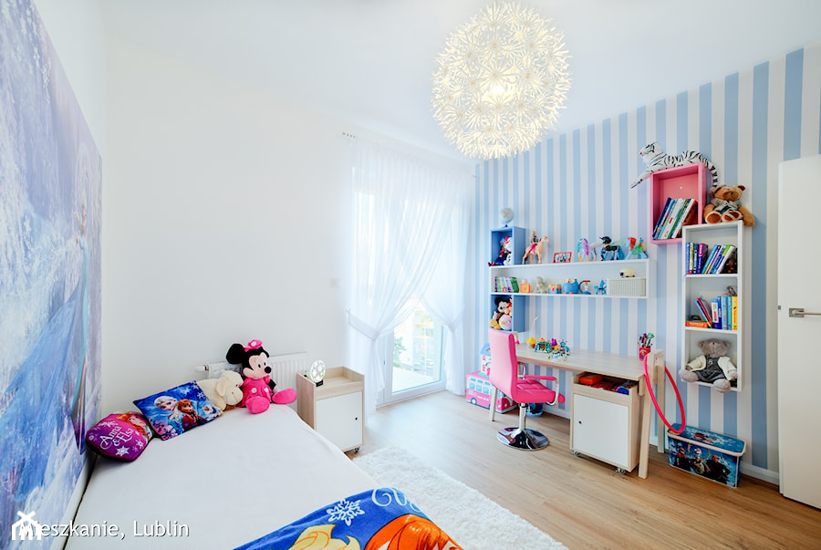 mieszkanie 60m2 ul.Kryształowa Lublin - Średni biały niebieski pokój dziecka dla dziecka dla nastolatka dla dziewczynki, styl skandynawski - zdjęcie od Auraprojekt