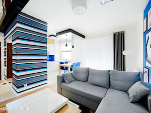 mieszkanie 60m2 ul.Kryształowa Lublin - Mały biały niebieski salon z kuchnią z jadalnią, styl minimalistyczny - zdjęcie od Auraprojekt