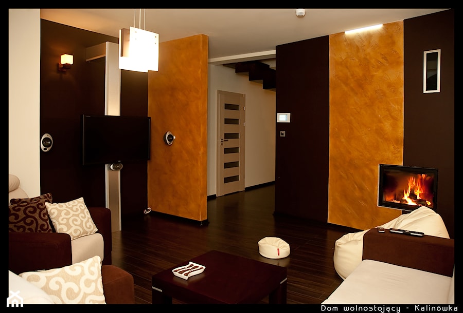 Dom jednorodzinny Kalinówka - Średni beżowy brązowy salon, styl minimalistyczny - zdjęcie od Auraprojekt