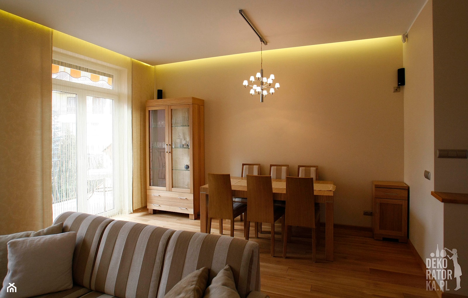 POZNAŃ|Strzeszyn|salon i kuchnia | realizacja - Średnia szara jadalnia w salonie - zdjęcie od dekoratorka.pl - Homebook