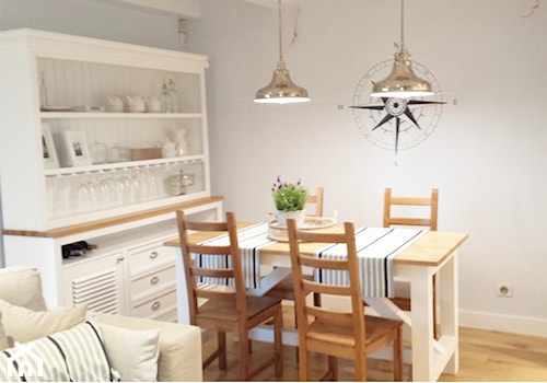Hampton Style-dom letniskowy Niesulice - Średnia biała jadalnia w salonie, styl tradycyjny - zdjęcie od StanglewiczDizajn