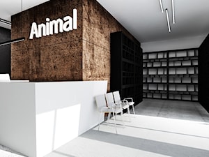 Lecznica Dla Zwierząt - Duże z zabudowanym biurkiem białe brązowe czarne biuro - zdjęcie od gradomska architekci