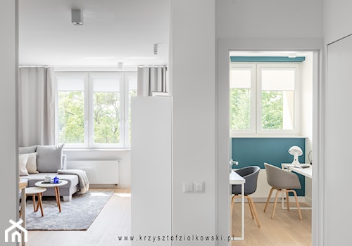 Mieszkanie 50 m² - Mały biały hol / przedpokój, styl skandynawski - zdjęcie od Projektowanie Wnętrz Krzysztof Ziółkowski