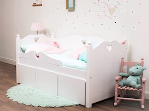 Mały różowy pokój dziecka dla dziecka dla dziewczynki - zdjęcie od Barbara