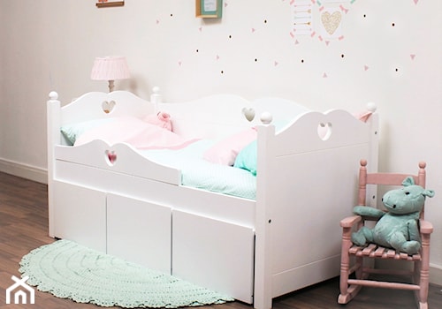 Mały różowy pokój dziecka dla dziecka dla dziewczynki - zdjęcie od Barbara
