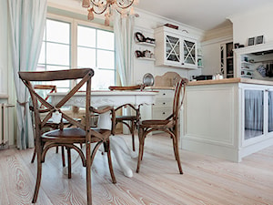 Drewniane podłogi - idealny składnik przytulnych i eleganckich wnętrz!