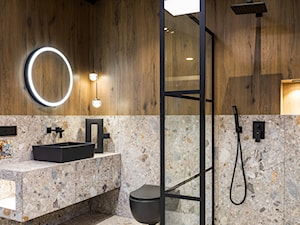 Drewno i lastryko w łazience – nowoczesna przestrzeń z prysznicem 