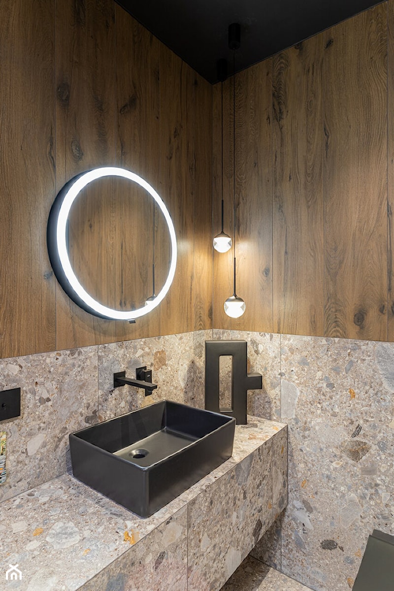 Drewno i lastryko w łazience – nowoczesna przestrzeń z prysznicem - zdjęcie od Maxfliz Salony Wyposażenia Wnętrz