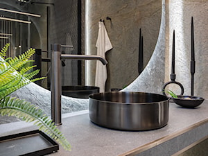 Łazienka z prysznicem – inspiracja z ciemnym kamieniem - zdjęcie od Maxfliz Salony Wyposażenia Wnętrz