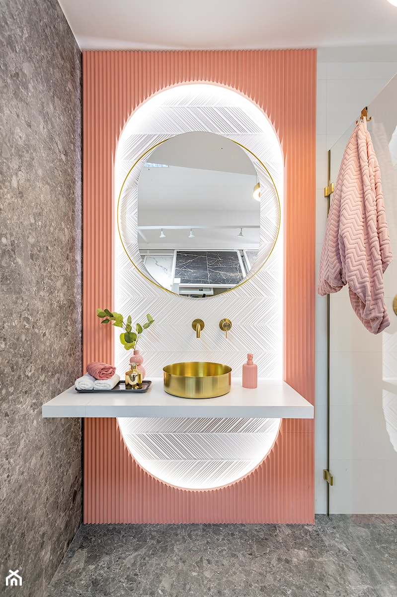 Nowoczesna łazienka z prysznicem – inspiracja z lastryko i różowym akcentem - zdjęcie od Maxfliz Salony Wyposażenia Wnętrz