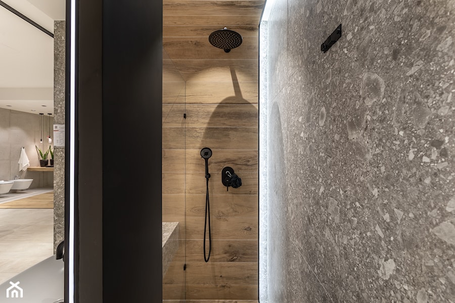 Nowoczesna łazienka z prysznicem w drewnie i terrazzo - zdjęcie od Maxfliz Salony Wyposażenia Wnętrz