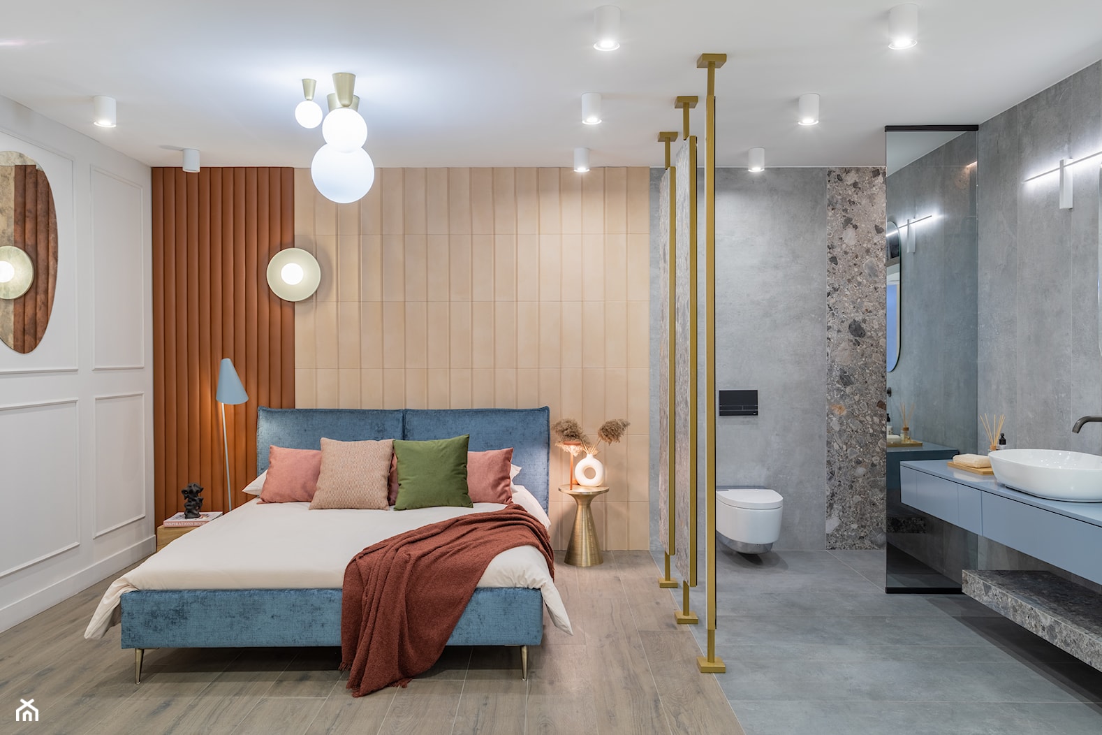 Nowoczesna sypialnia z elementami rudości i niebieskiego połączona z sypialnią - zdjęcie od Maxfliz Salony Wyposażenia Wnętrz - Homebook