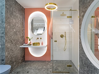Nowoczesna łazienka z prysznicem – inspiracja z lastryko i różowym akcentem