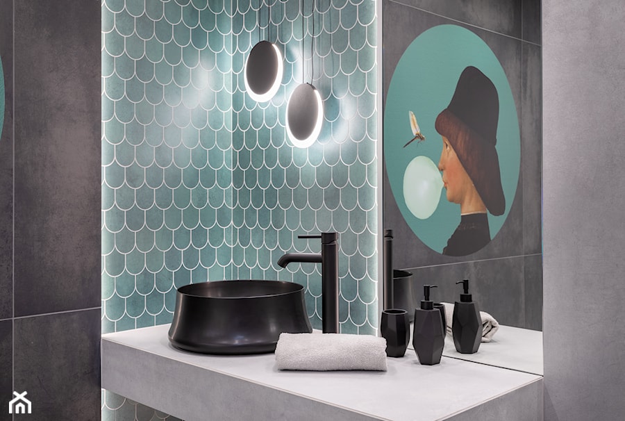 Tapeta w łazience – wnętrze w odcieniach zieleni i szarości - zdjęcie od Maxfliz Salony Wyposażenia Wnętrz