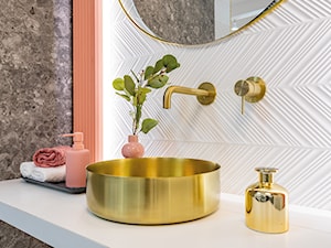Nowoczesna łazienka z prysznicem – inspiracja z lastryko i różowym akcentem - zdjęcie od Maxfliz Salony Wyposażenia Wnętrz
