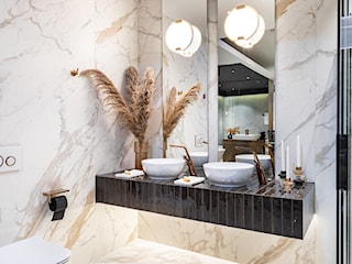 Czarno-biała łazienka w stylu modern glamour