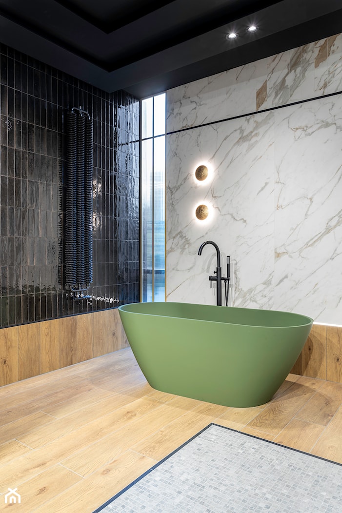 Nowoczesna łazienka z zieloną wanną i czarnymi kafelkami - zdjęcie od Maxfliz Salony Wyposażenia Wnętrz - Homebook