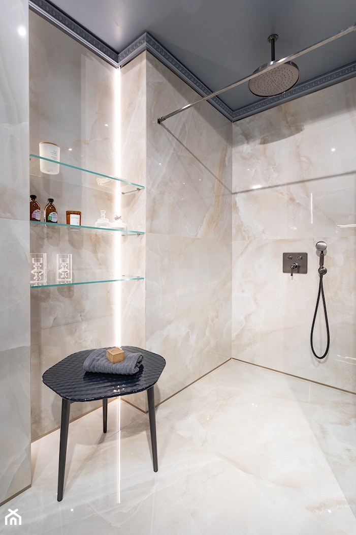 Niebieska łazienka z prysznicem w klasycznym stylu - zdjęcie od Maxfliz Salony Wyposażenia Wnętrz - Homebook