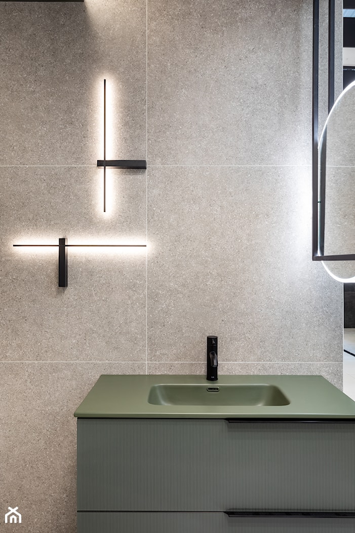 Łazienka z prysznicem – inspiracja w marmurze i szarości - zdjęcie od Maxfliz Salony Wyposażenia Wnętrz - Homebook