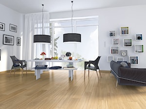 Kronopol Aurum Flooring - Mały biały salon z jadalnią, styl nowoczesny - zdjęcie od SWISS KRONO