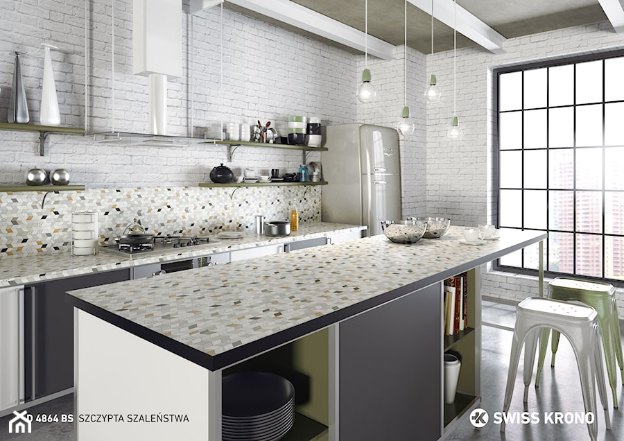 Blaty kuchenne - Średnia otwarta biała z lodówką wolnostojącą kuchnia dwurzędowa z wyspą lub półwyspem z kompozytem na ścianie nad blatem kuchennym, styl nowoczesny - zdjęcie od SWISS KRONO