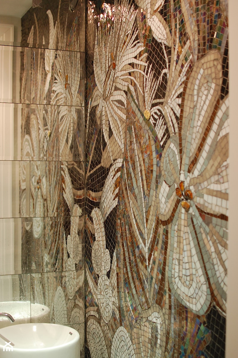 Kwiaty w łazience - mozaika. - zdjęcie od studio mozaiki m