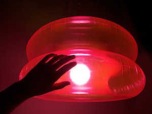 Wisząca lampa Puff Buff - Big Pink - zdjęcie od DecoMania.pl