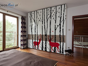 Fototapety ścienne – galeria inspiracji - Średnia biała sypialnia z balkonem / tarasem - zdjęcie od DecoMania.pl