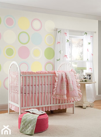 Naklejki na ścianę - Średni biały szary pokój dziecka dla niemowlaka dla dziewczynki, styl glamour - zdjęcie od DecoMania.pl - Homebook