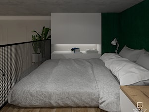 MINImum powierzchni, MAXImum funkcjonalności – „Miejski azyl” - Mała czarna szara sypialnia na antresoli, styl nowoczesny - zdjęcie od SZED DESIGN grafika i wnętrza
