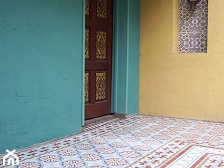 Aranżacje wnętrz - Taras: Eleganckie cementowe kafle stylizowane na wzór marokański - Kolory Maroka. Przeglądaj, dodawaj i zapisuj najlepsze zdjęcia, pomysły i inspiracje designerskie. W bazie mamy już prawie milion fotografii!