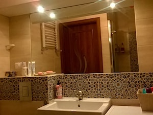 Płytki marokańskie Nazir ułożone na ścianie łazienki - zdjęcie od Kolory Maroka