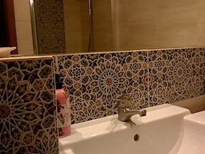 Płytki marokańskie Nazir ułożone na ścianie łazienki - zdjęcie od Kolory Maroka