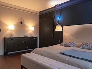 dom w Kołobrzegu - Średnia czarna szara sypialnia, styl nowoczesny - zdjęcie od PROJEKTIVE
