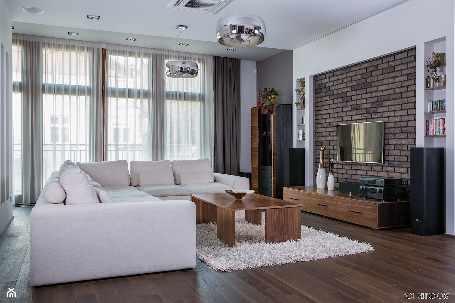 apartament, Poznań - Średni biały szary salon, styl nowoczesny - zdjęcie od inGROO | pracownia projektowa - Homebook