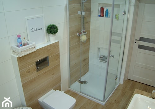 Metamorfoza łazienki w domu jednorodzinnym - Mała bez okna łazienka, styl skandynawski - zdjęcie od jestemanett