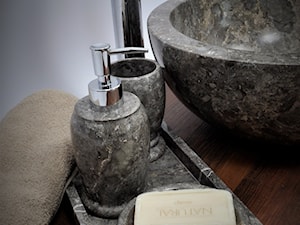 Akcesoria łazienkowe z szarego marmuru - zdjęcie od Industone