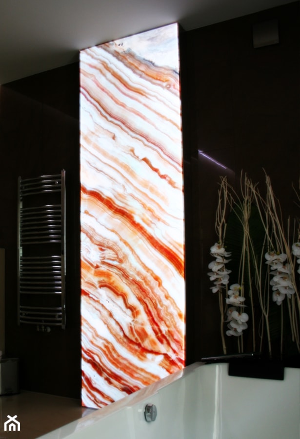 Led w łazience, szklana dekoracja świetlna - zdjęcie od glassing_pl
